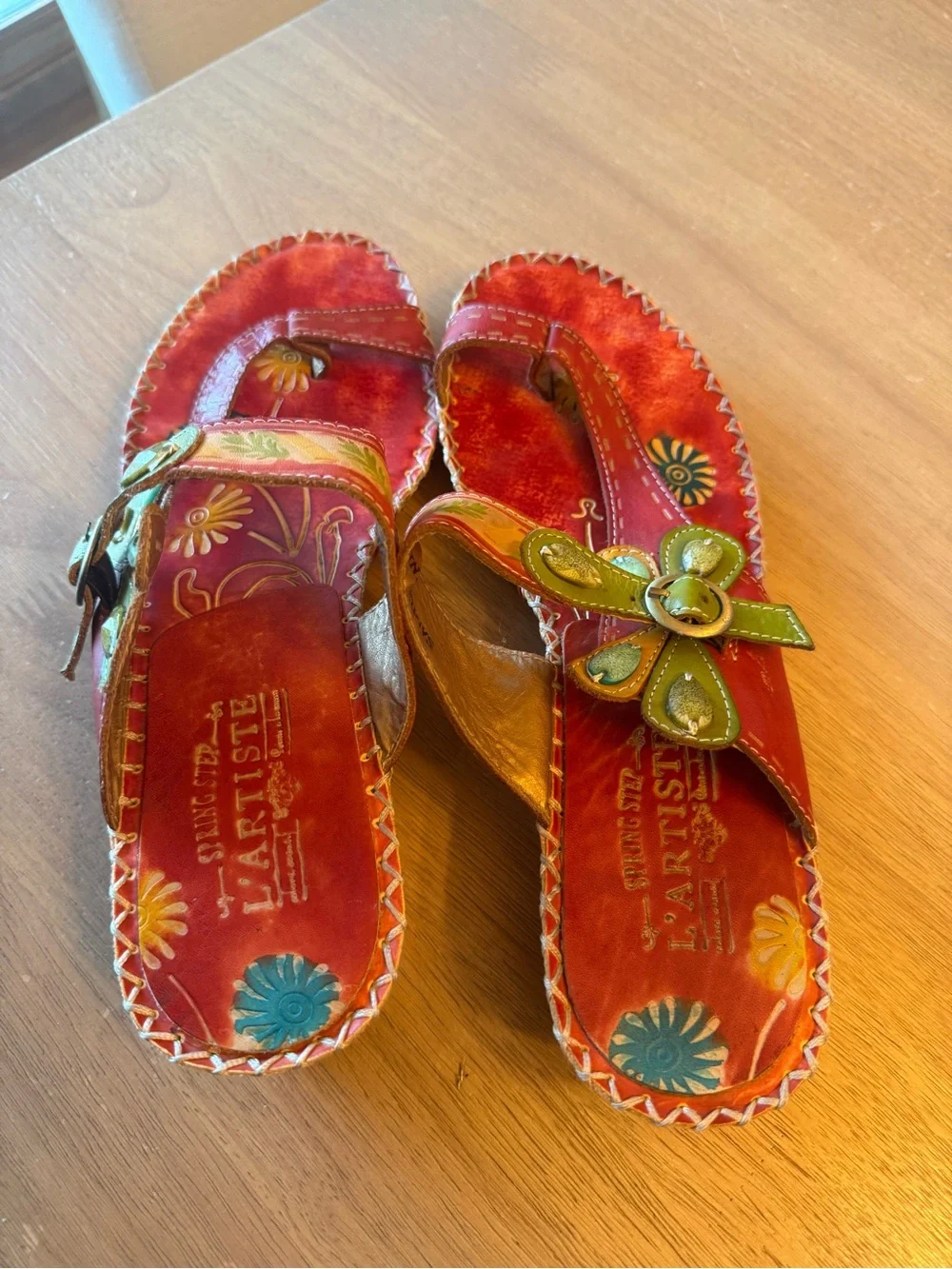 Womens red Floral L'Artiste Santorini Sandals, size 41